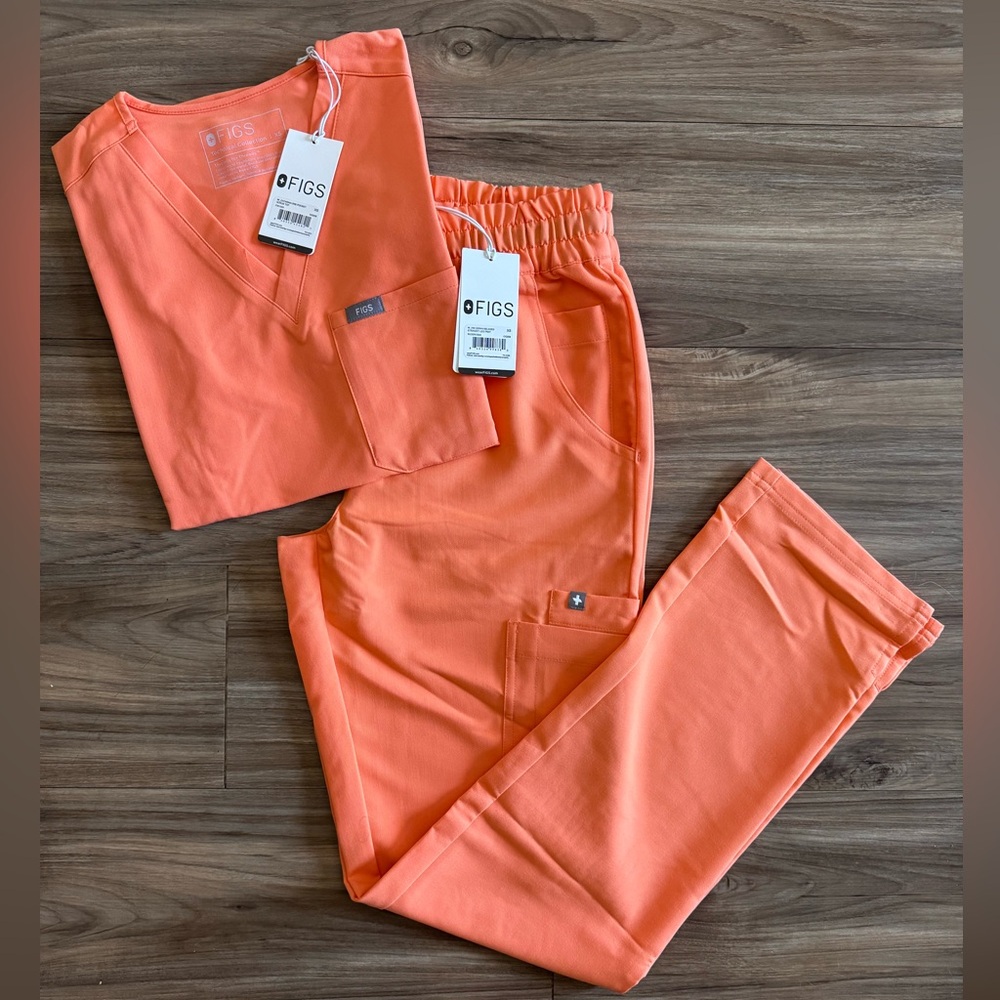 NWT Figs: LIMITED EDITION Papaya Scrub Set